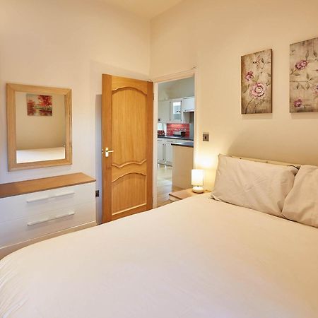 Host & Stay - Folkton Cottages Scarborough Room photo